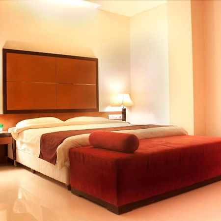 Sara Regency Hotell Kumbakonam Exteriör bild