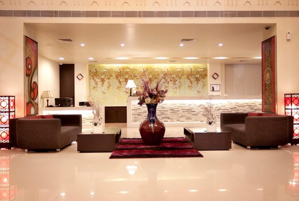 Sara Regency Hotell Kumbakonam Exteriör bild