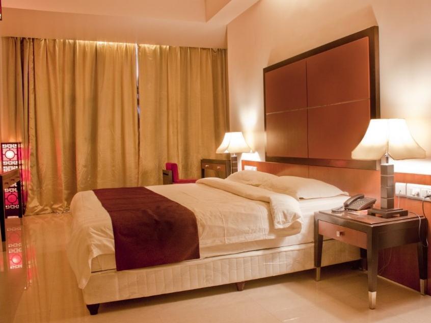 Sara Regency Hotell Kumbakonam Exteriör bild