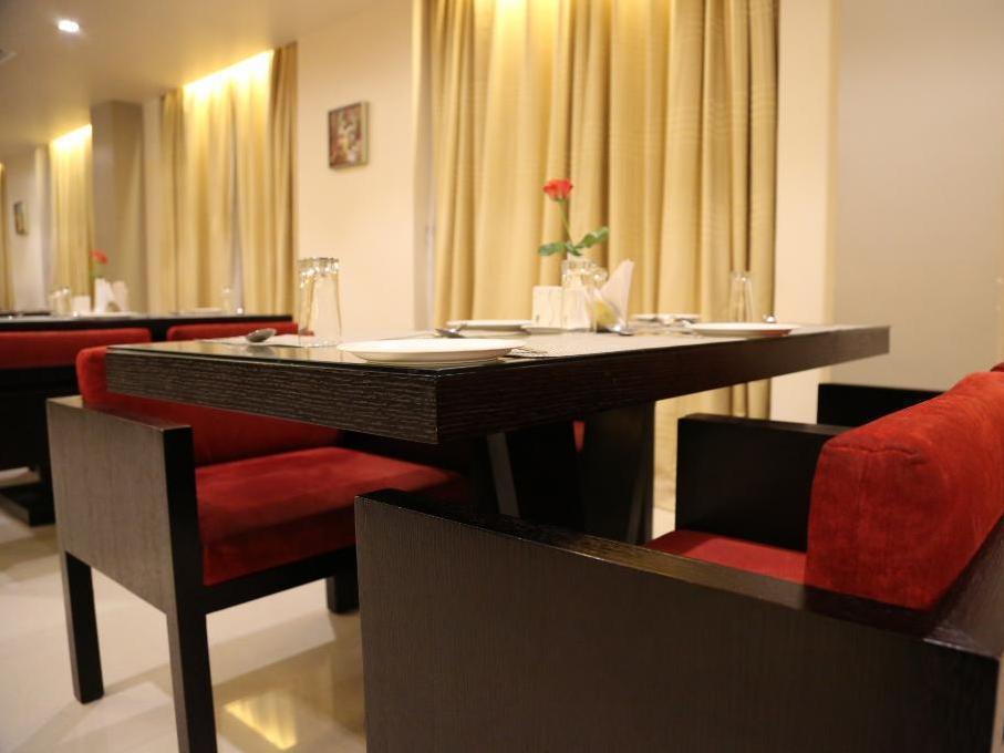 Sara Regency Hotell Kumbakonam Exteriör bild