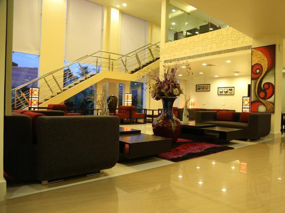 Sara Regency Hotell Kumbakonam Exteriör bild