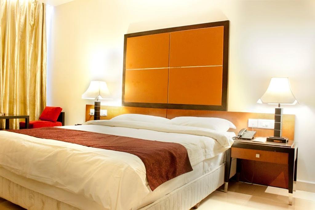 Sara Regency Hotell Kumbakonam Exteriör bild