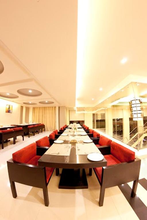 Sara Regency Hotell Kumbakonam Exteriör bild