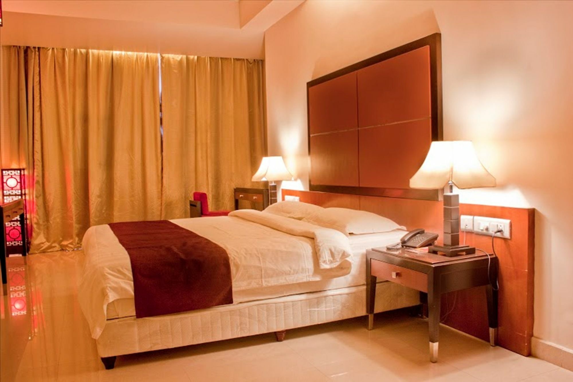 Sara Regency Hotell Kumbakonam Exteriör bild