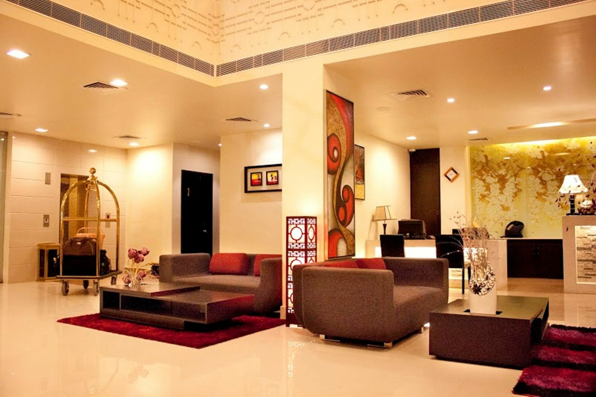 Sara Regency Hotell Kumbakonam Exteriör bild